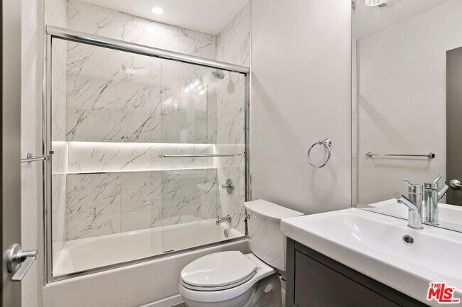 Building Photo - 3314 Mentone Ave