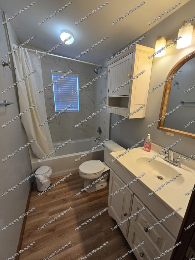 Building Photo - One Bedroom Single Family Home