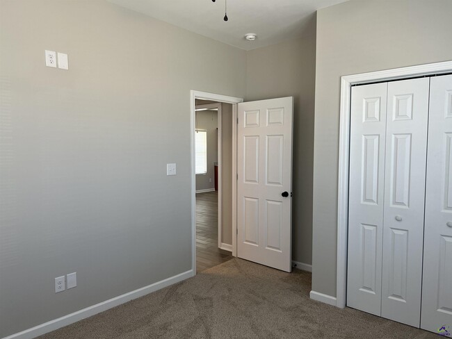 Building Photo - 99 Azalea Ave