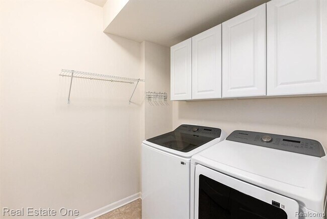 Building Photo - 27999 Middleton Dr