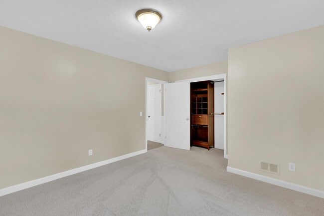 Building Photo - 3533 Greenleaf Rd