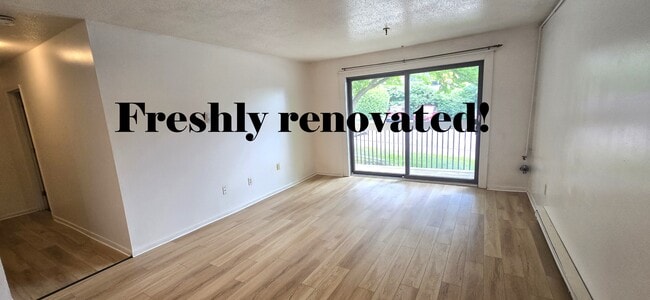 Huge Living room in unfurnished 2 bed. - 349 Pearl St