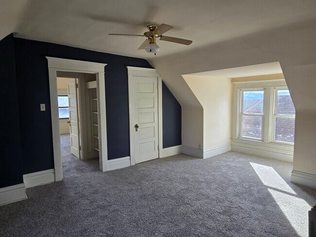 Building Photo - 544 E Pearl St