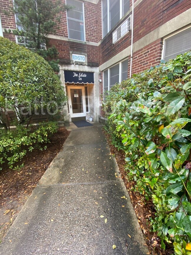 Building Photo - Five Points/ Wales Garden Condo