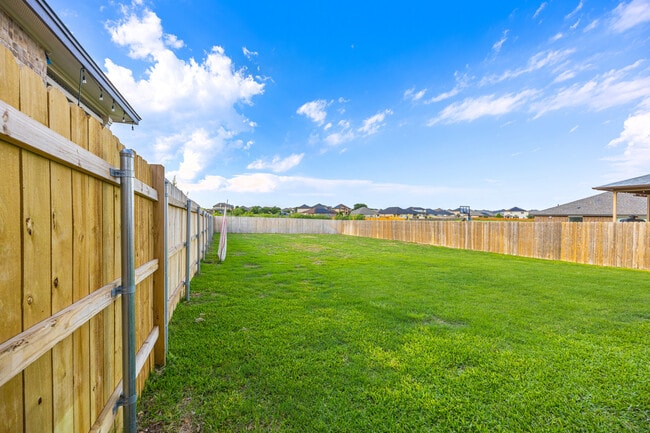 Building Photo - 8706 Hidden Oaks Dr
