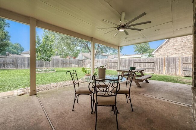 Building Photo - 1618 Savannah Dr