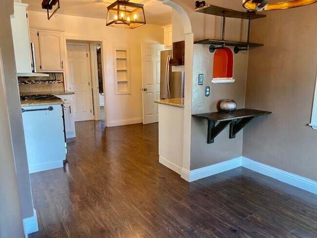 Building Photo - $2,050 Charming 2 Bedroom Home with beauti...