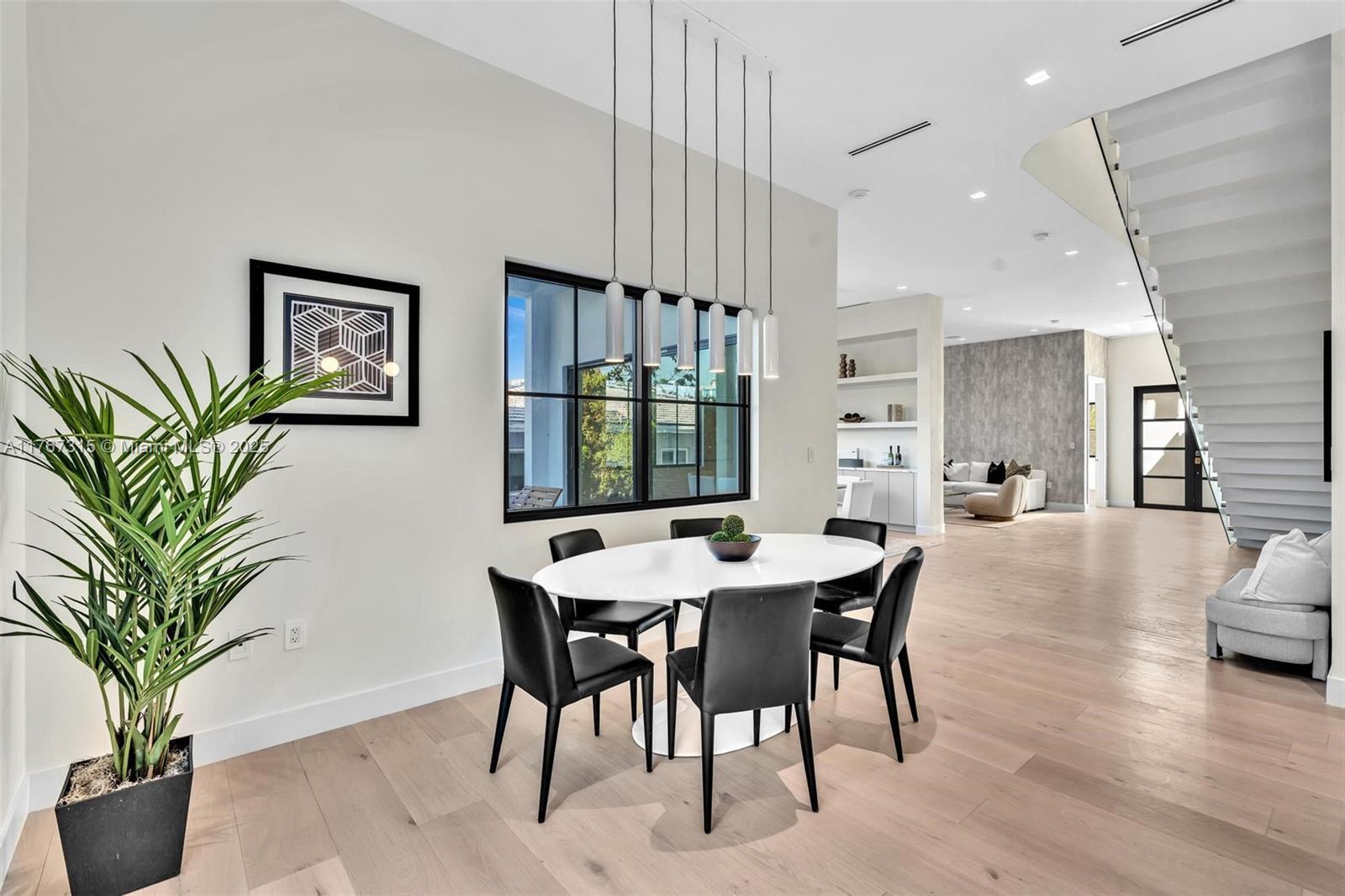 Building Photo - 9264 Dickens Ave