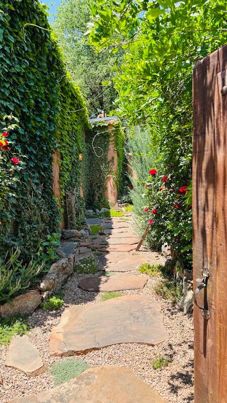 Building Photo - 824 Canyon Rd