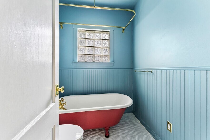 Building Photo - 4531 Attleboro St