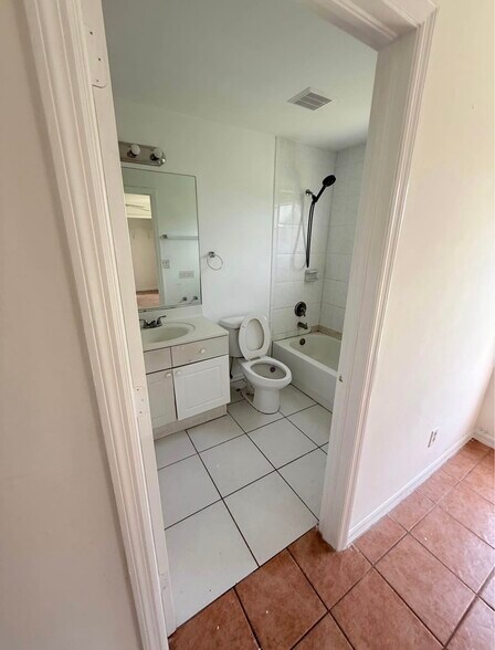 Building Photo - 1031 Abrams Blvd