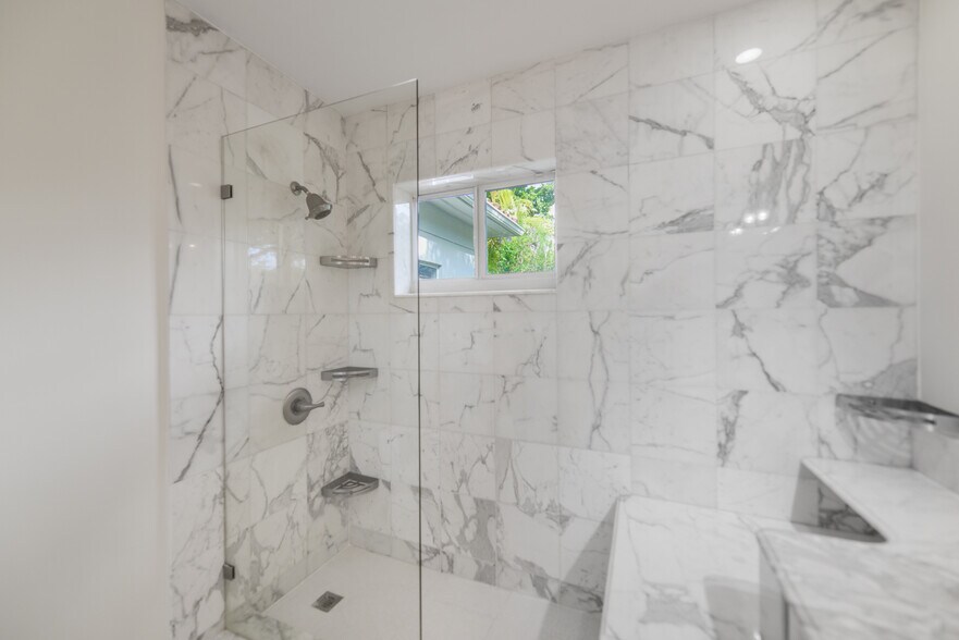 Building Photo - 911 Mariana Ave