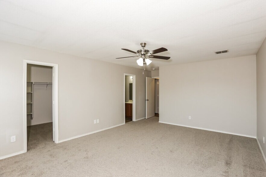 Building Photo - 1520 Castle Ridge Rd