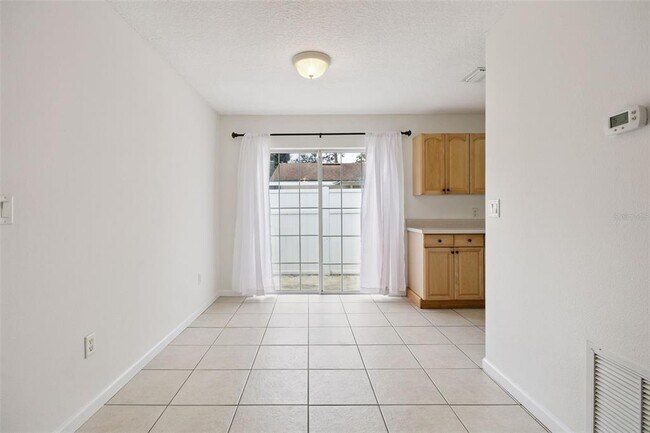 Building Photo - 1105 N Rockingham Ave