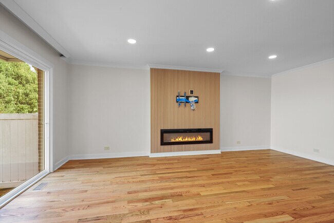 Building Photo - 628 Martin Ln