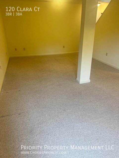 Building Photo - 120 Clara Ct