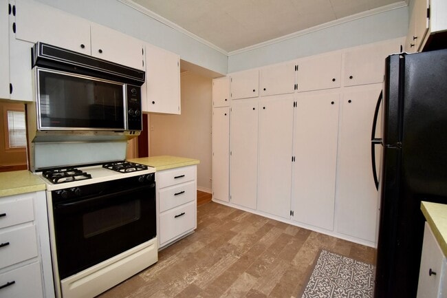 Building Photo - 3 Bed 2 Bath Home on Tech Drive