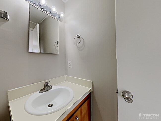 Building Photo - 1641 Rhonda Dr