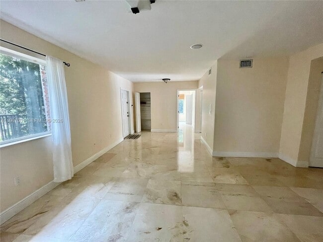 Building Photo - 10672 SW 77th Ave