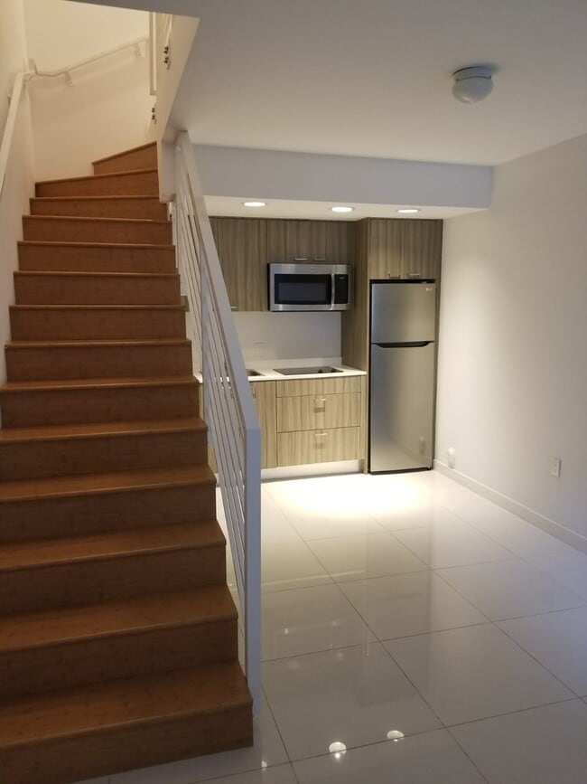 Building Photo - 1419 West Ave