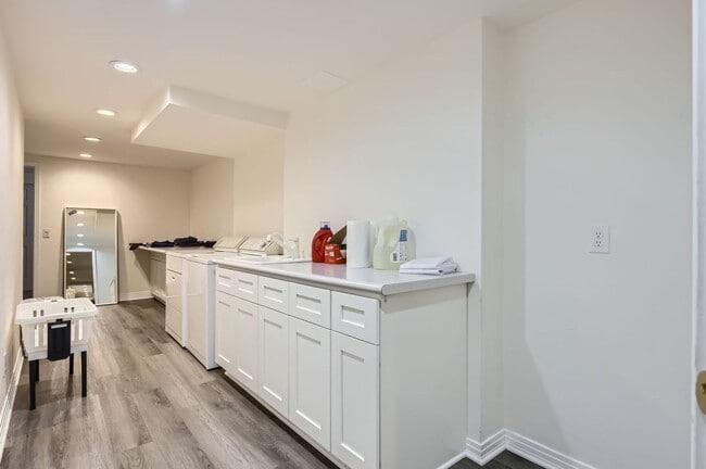 Building Photo - Gorgeous Home in Centennial w/Beautiful Fi...