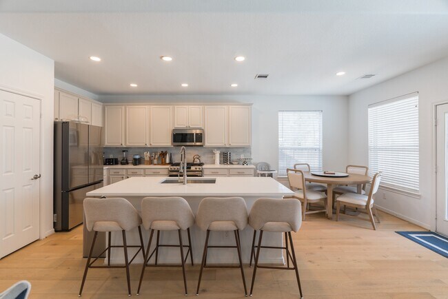 Building Photo - 135 S Rocky Point Cir