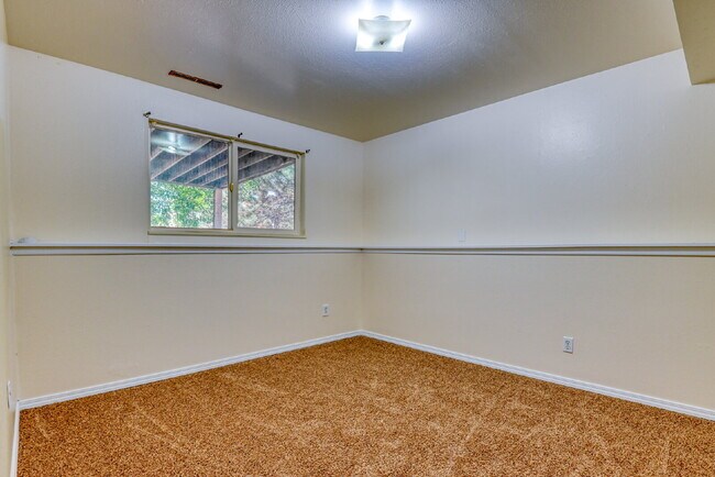 Building Photo - Fantic Home In Villege Seven For Rent