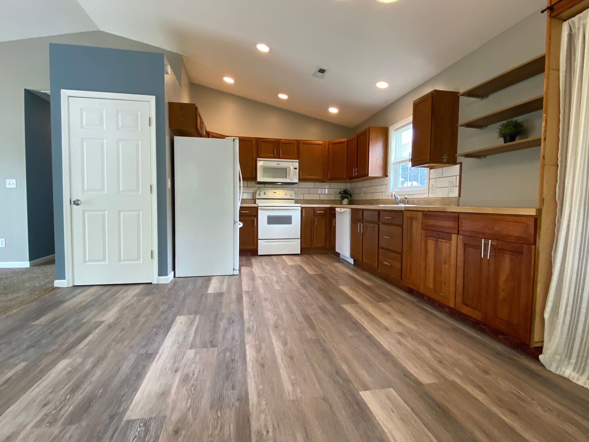 Kitchen - 12 Brookside Cir