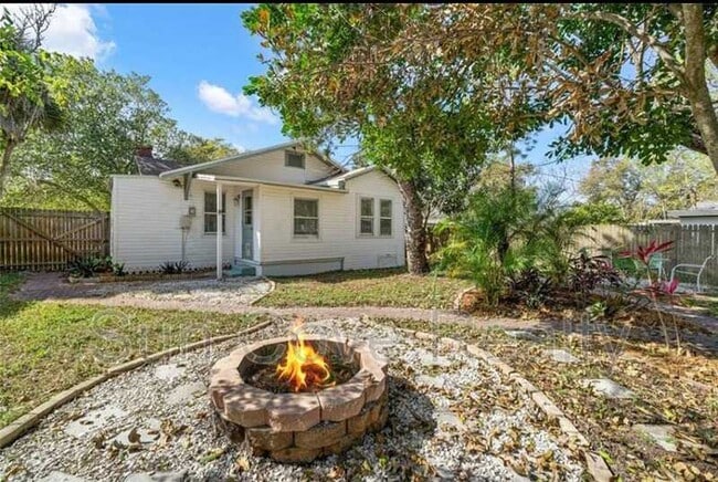 Building Photo - 1803 Douglas Ave