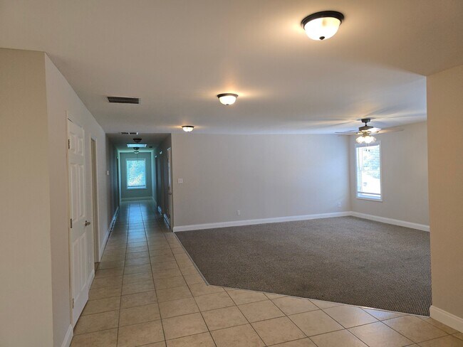 Building Photo - 3092 Scenic Hwy S