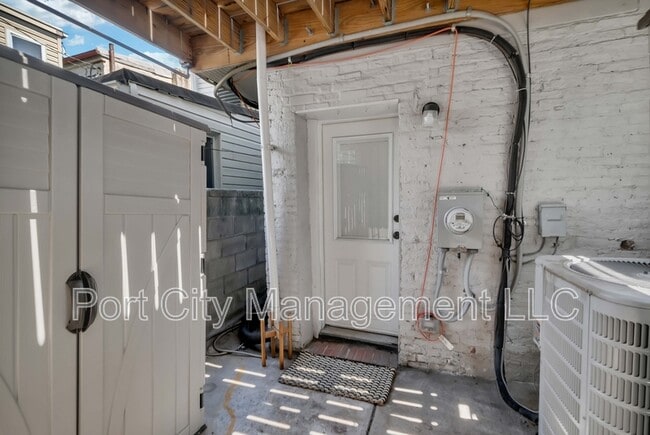 Building Photo - 504 S Milton Ave