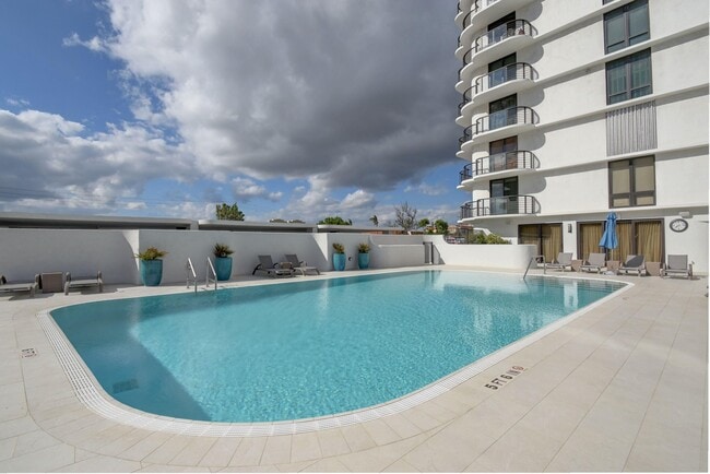 Building Photo - 250 S Ocean Blvd