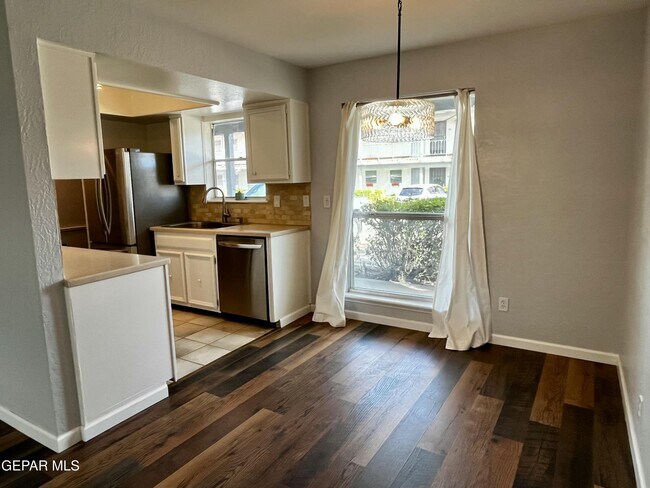 Building Photo - 6700 Escondido Dr