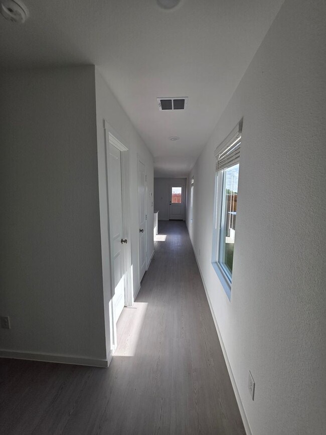 Building Photo - Chic, Compact, and Brand-New in Foree Ranch