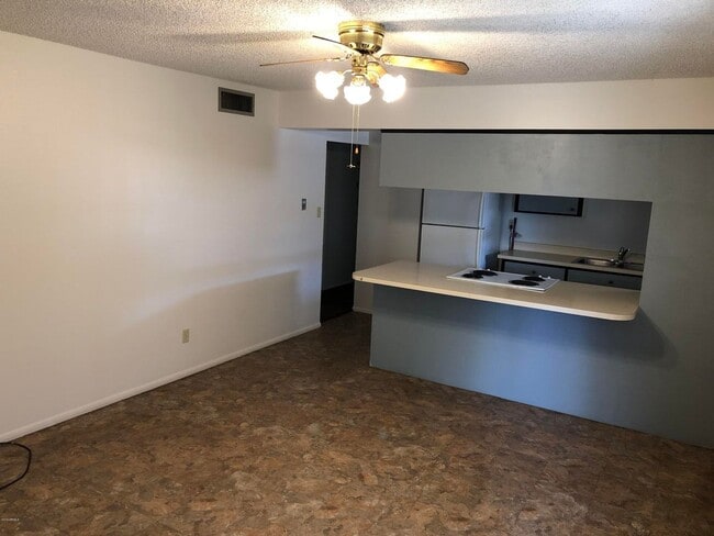 Building Photo - Charming 3 Bed 2 Bath home in Tempe with 2 car garage and big backyard