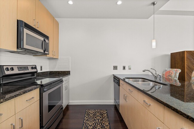 Building Photo - Fully Furnished Studio Condo at The Adelicia