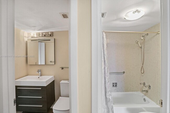 Building Photo - 2030 S Ocean Dr