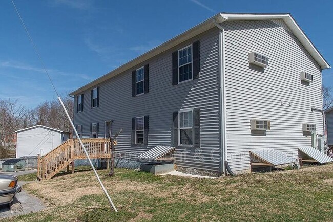 Building Photo - 1325 Virginia Ave