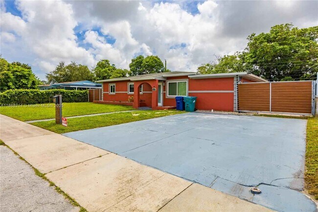 Building Photo - 3230 NW 171st Ter # House MIAMI GARDENS, F...