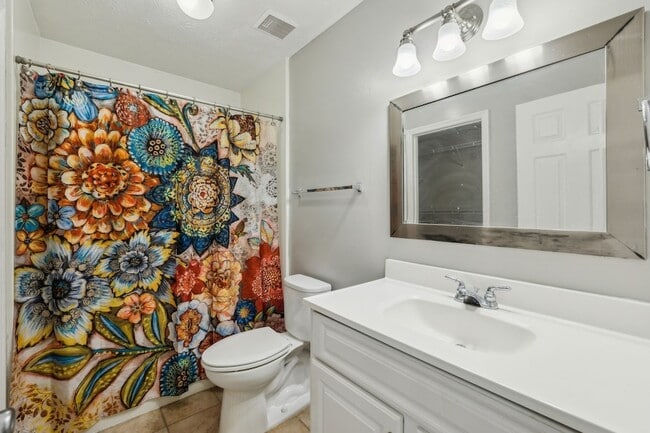 Building Photo - 377 Huntington Ridge Dr