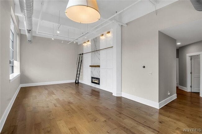 Building Photo - 210 Ellicott St