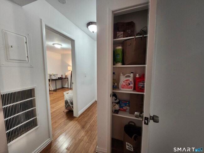 Building Photo - 4 Union Ave