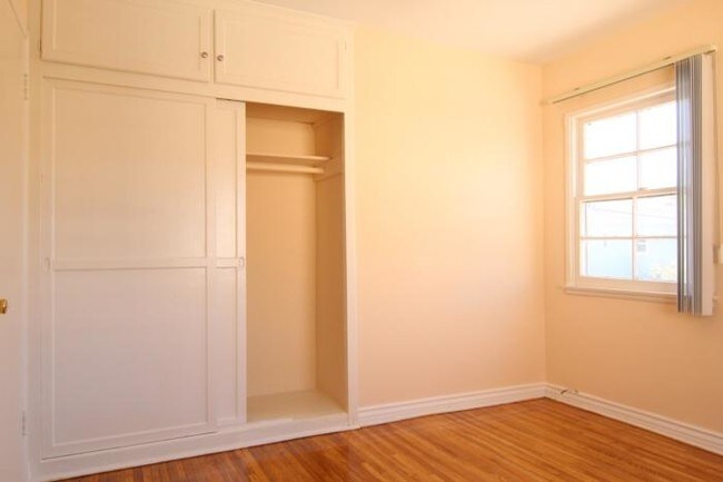 Building Photo - 1 bedroom in Los Angeles CA 90028