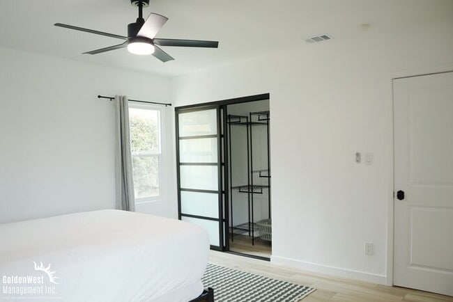 Building Photo - Stylish Updated 3Bdm 2Ba Upstairs Unit in the Heart of Old Town San Diego!