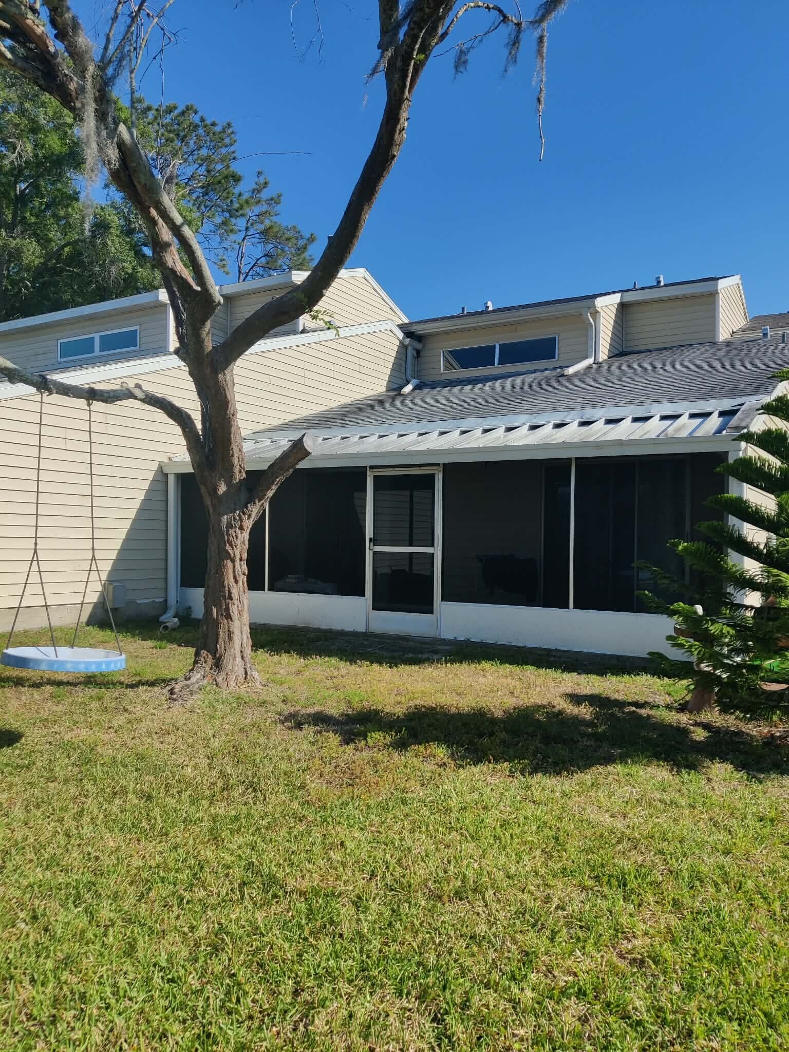 Building Photo - 3023 Beecher Dr E