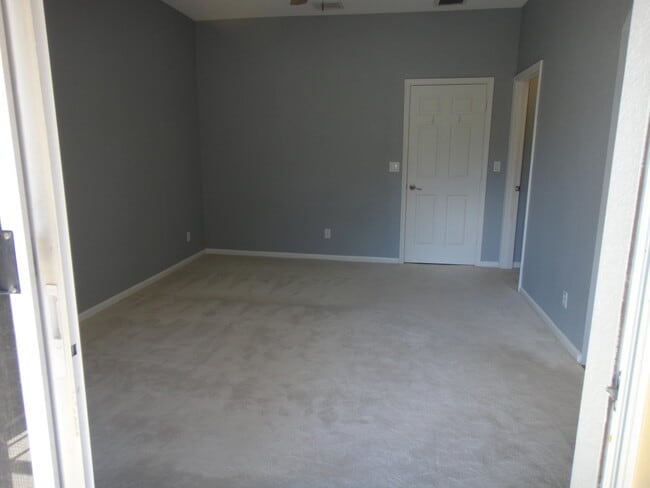 Building Photo - 2912 Hidden Hills Rd