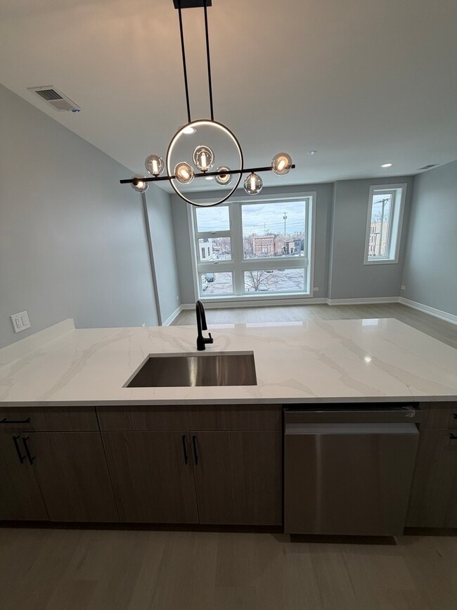 Building Photo - 2622 W Adams St