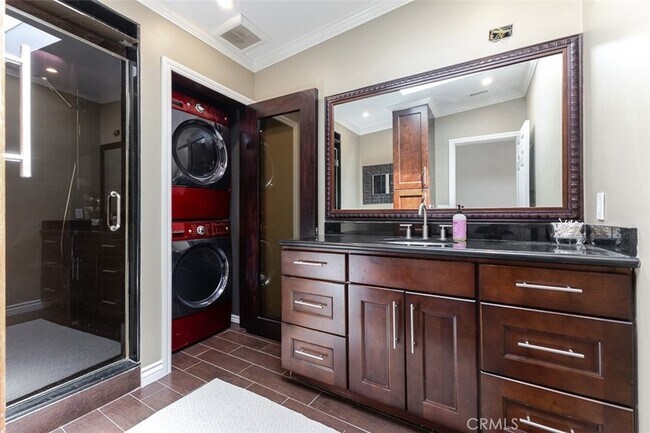 Building Photo - 1217 Elm Ave