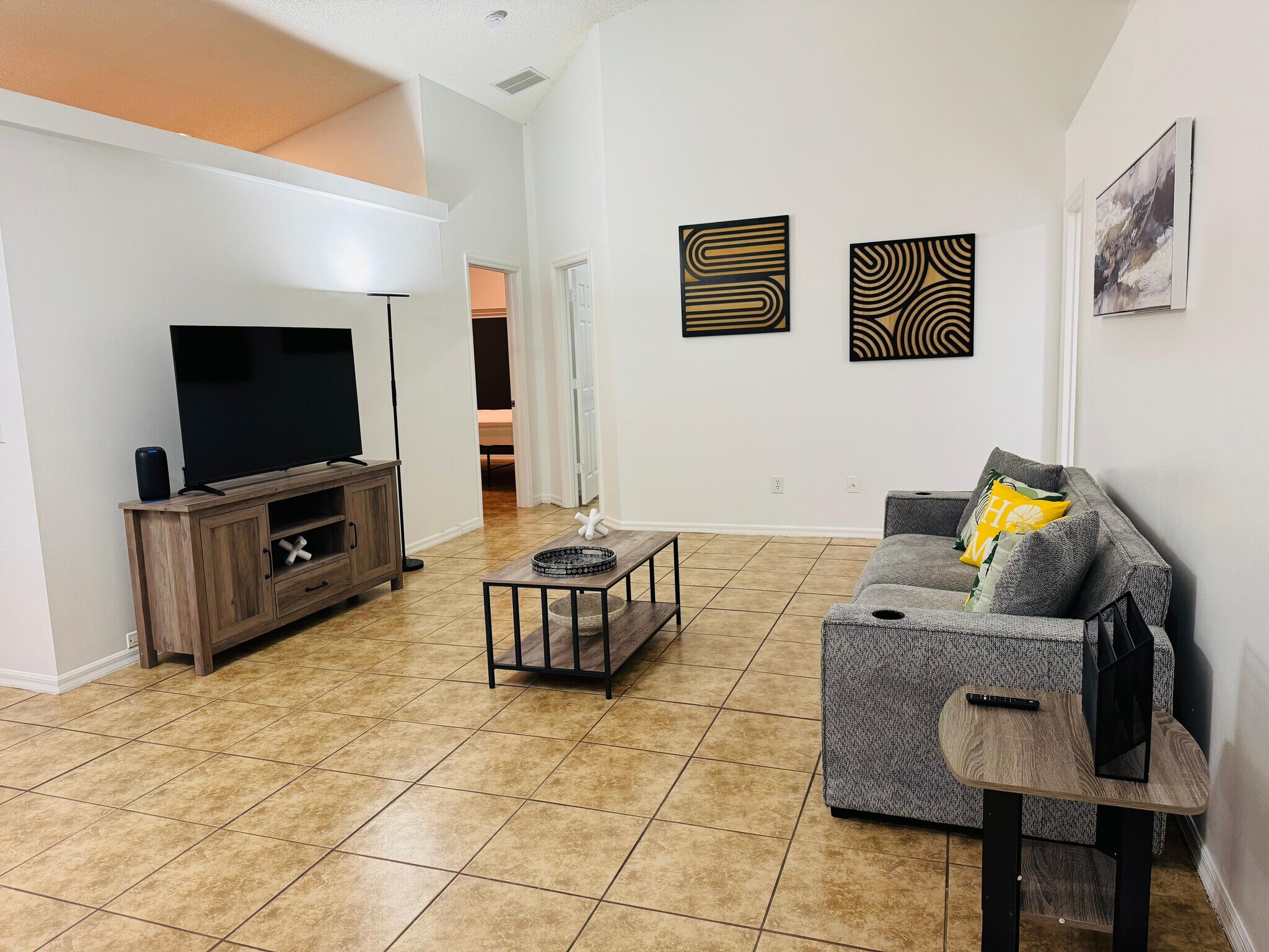 Shared Living room - 536 Cheshire Way