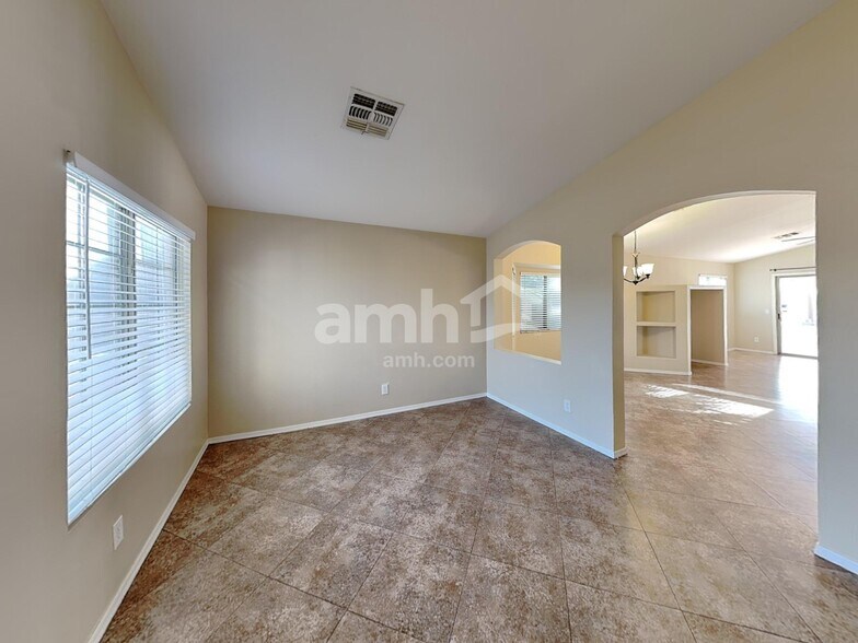 Building Photo - 9029 W Avalon Dr